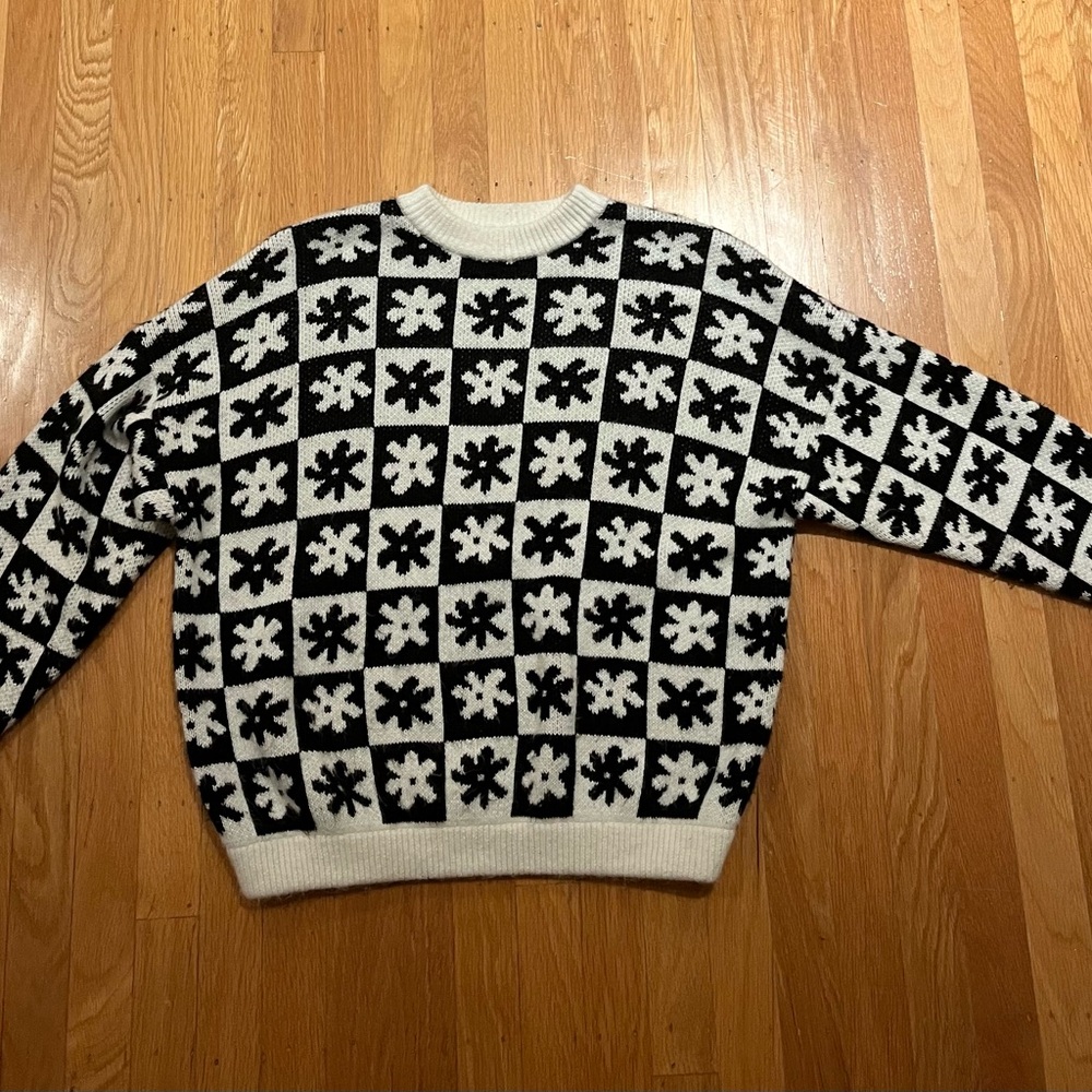 Lisa Says Gah Flower sweater